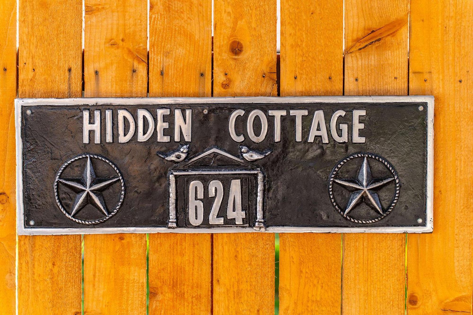 Hidden Cottage Mins To Main St And Sleeps 4 เฟรเดอริกส์เบิร์ก ภายนอก รูปภาพ